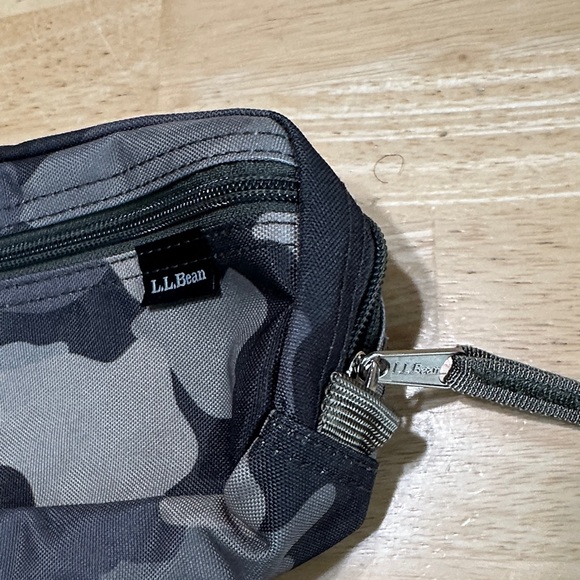 L.L. Bean green Camouflage Pouch Bag - Picture 9 of 11